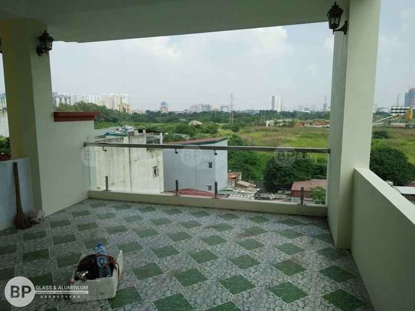 Thi công lan can kính anh Dũng Nguyễn Chính 